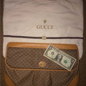 Authentic VINTAGE GUCCI Clutch with DUSTBAG. This clutch is huge!